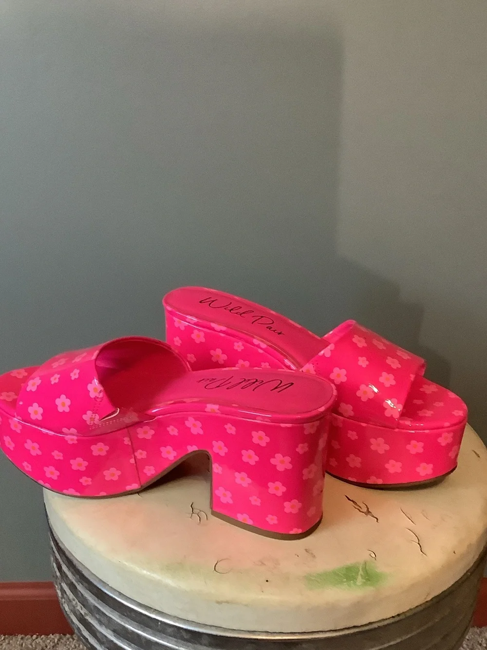 Wild Pair Hot Pink Floral Platform Sandals - Size 5. Excellent Condition.
